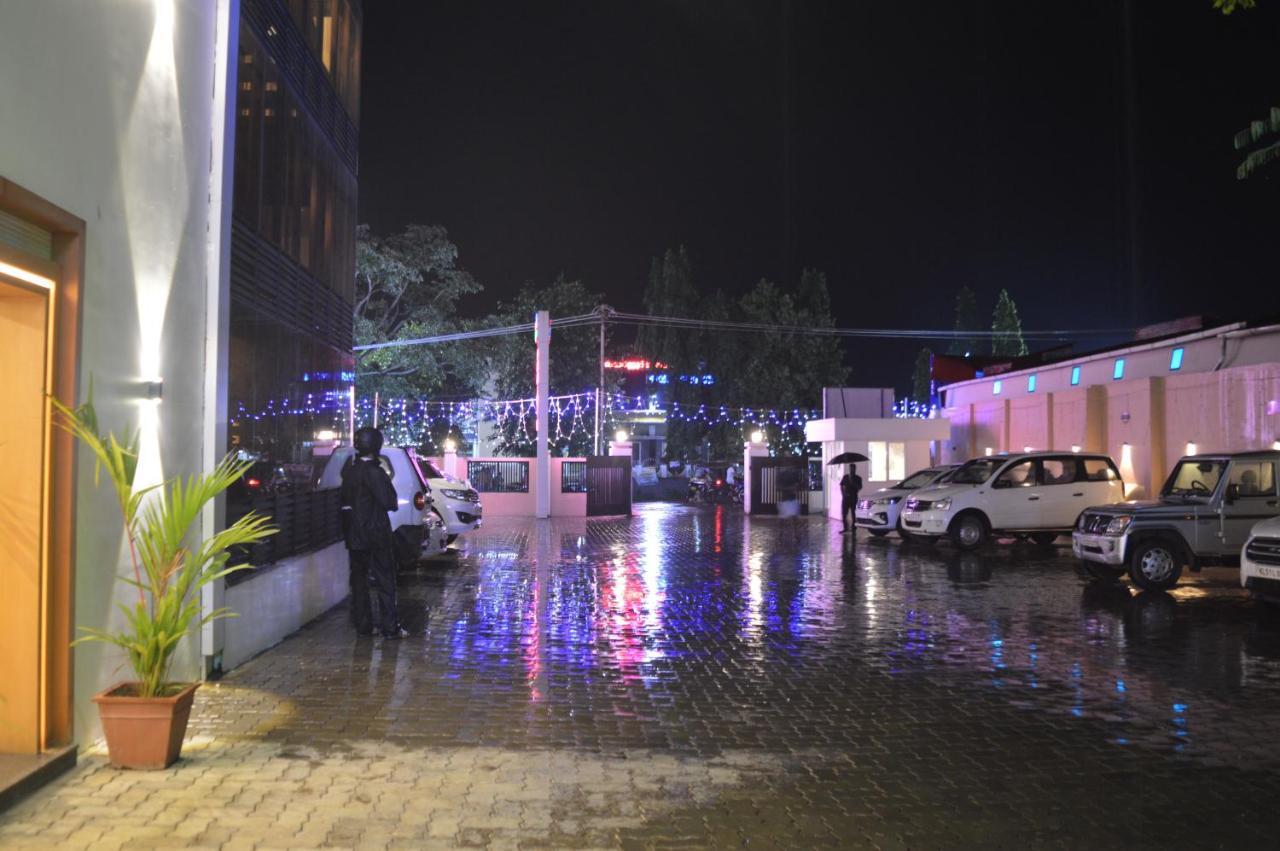 Hotel Apsara Shoranur Exteriér fotografie