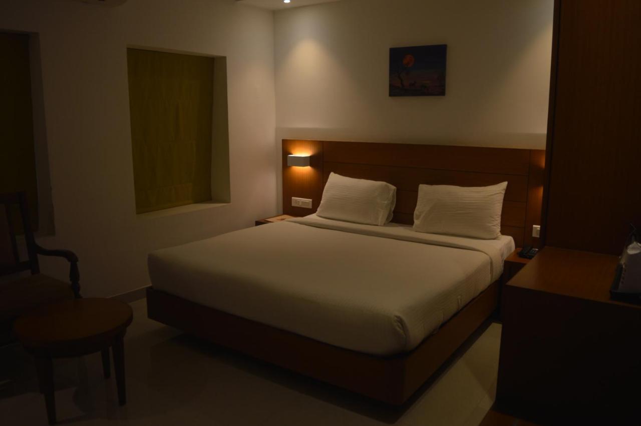 Hotel Apsara Shoranur Exteriér fotografie